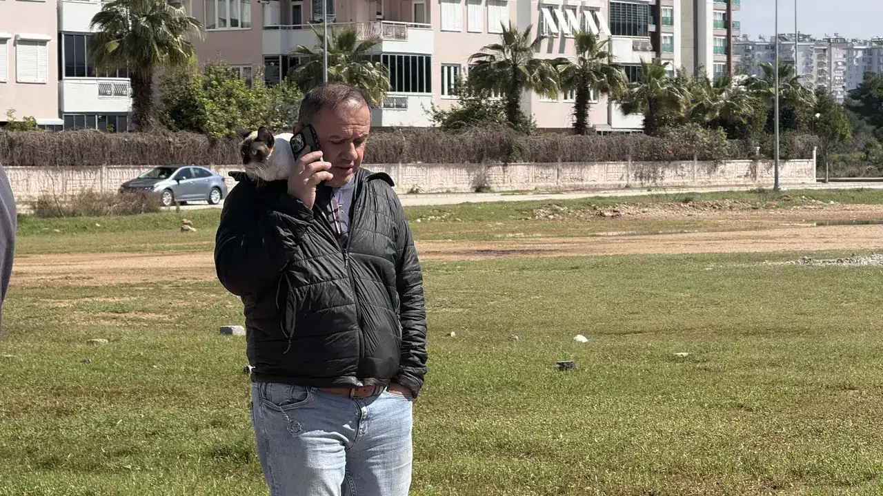 Uncalı’da Alev Topuna Dönen Araçtan Kedisini Kurtardı 2